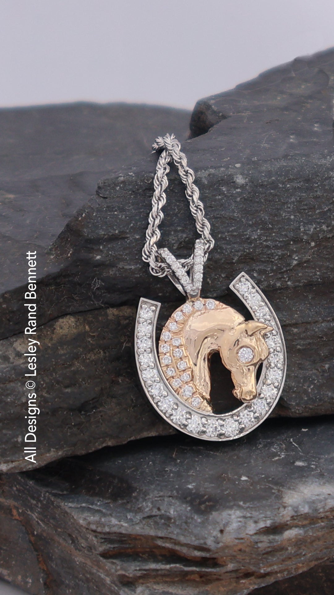 FBstory-head-shoe-pendant-